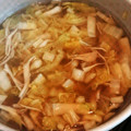 あずむママ's cooksnap of when they made 舞茸と白菜のコンソメスープ.