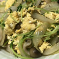 なるこォ's cooksnap of when they made キノコと豆苗のふんわり玉子炒め.