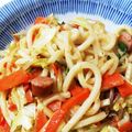 othukisama's cooksnap of when they made 目分量でOK！麺つゆで簡単焼きうどん！.