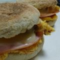 TaniYuri's cooksnap of when they made イングリッシュマフィンで簡単サンドイッチ.