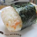 まねきねこにゃん's cooksnap of when they made 簡単で綺麗なの！鮭フレークおにぎり.