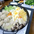 クック4S0ZIT☆'s cooksnap of when they made ゴマたっぷり鶏団子とレタスの塩麹鍋.