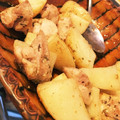 Samosamosa's cooksnap of when they made 鶏肉とじゃが芋の大蒜ローズマリー焼き♪.