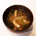 クックL8U9HI☆'s cooksnap of when they made 簡単！美味しい！白菜とえのきのお味噌汁.