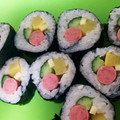 りのてゃ's cooksnap of when they made 巻き寿司の巻き方のコツ.