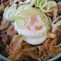 ﾒｼｳﾏ's cooksnap of when they made 簡単つゆだく☆温玉豚丼.
