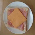 ラリー＆サラ's cooksnap of when they made 朝パン♪耳まで美味しいハムチーズの乗せ方.