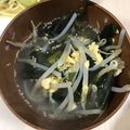平井のたろー's cooksnap of when they made モヤシとワカメとベーコンの卵スープ.