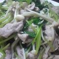 眠猫ちー's cooksnap of when they made 三つ葉と豚肉の炒め物.
