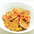 ｅｋ４'s cooksnap of when they made トマトと魚肉ソーセージの卵とじ炒め 簡単.