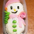 ゆ〜っちょん's cooksnap of when they made 簡単！雪だるまのおにぎり キャラ弁.