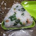 ジョングレ's cooksnap of when they made 大根の葉で☆〆のおにぎり.