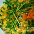 naki1227's cooksnap of when they made つゆだく～♪簡単！豆苗と天かすの卵とじ.