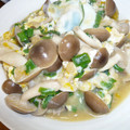 えのきぃ's cooksnap of when they made しめじと揚げ玉のきのこ丼.
