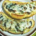 ayakaL7's cooksnap of when they made レーズンとアーモンドのチーズトースト.