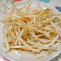 ジョンリークッカー's cooksnap of when they made もやしを袋からフライパンへ。30秒.