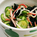☆tsukiko☆'s cooksnap of when they made きゅうりとワカメとカニカマのサラダ.