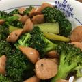OyukarinO's cooksnap of when they made ブロッコリーとウインナーの和風和え.