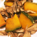 ＊にょにょん＊'s cooksnap of when they made かぼちゃとまいたけの簡単ソテー.
