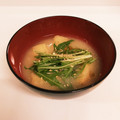 ❁Abake❁'s cooksnap of when they made 我が家の定番＊水菜と揚げの味噌汁♬.