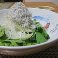 ダイナマイト漆黒's cooksnap of when they made 春菊としらすの和風サラダ.