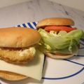 大魔女's cooksnap of when they made 持ち帰りバーガーでトマトチーズバーガー.