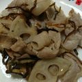 ズボラママ☆'s cooksnap of when they made 塩昆布で決まる豚こまれんこんの炒めもの.