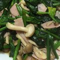 黄金の輝き亭's cooksnap of when they made しめじとほうれん草のソテー.