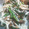 jeepj56's cooksnap of when they made 簡単♪ニラとしめじの塩昆布和え.