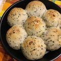 あちゃもん★'s cooksnap of when they made もちもち!チーズセサミの手捏ねちぎりパン.