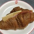 tikariri's cooksnap of when they made バタークロワッサンで簡単サンドイッチ！.