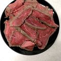 の茶の茶's cooksnap of when they made 牛モモブロックでローストビーフ.