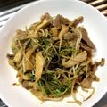 kaaaaawd's cooksnap of when they made お箸とまらん☆豆苗とまいたけの豚肉炒め.