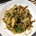 kaaaaawd's cooksnap of when they made お箸とまらん☆豆苗とまいたけの豚肉炒め.