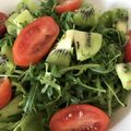 Yokchina's cooksnap of when they made ルッコラとキウィの簡単サラダ.