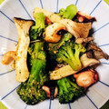 しいたけグッド's cooksnap of when they made 絶品！タコとマイタケのアヒージョ.
