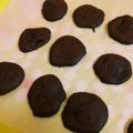 hisaぐっく's cooksnap of when they made 卵白消費☆チョコラングドシャ.