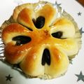 。ひこにゃん。's cooksnap of when they made 自家製酵母＊桜餡パン＊お花の成形.