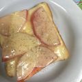suamaus's cooksnap of when they made 旨い☆ジューシー♪トマトチーズトースト.
