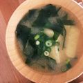 ＊ＡＫＯＲＩ＊'s cooksnap of when they made じゃがいもとワカメのお味噌汁☆麦味噌.