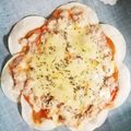 tsuyochan's cooksnap of when they made 餃子の皮で！＊簡単花マルピザ＊.