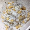 ゆうすけたろはは's cooksnap of when they made 絶品！たぬきおにぎりをゆかりと天かすで.