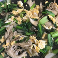 たっちゃんママ。's cooksnap of when they made 小松菜・舞茸・卵のウェイパー炒め.