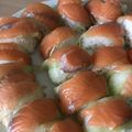 Yokchina's cooksnap of when they made とろける漬けサーモンｄｅ絶品押し寿司.