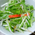 しゃとちゃん's cooksnap of when they made 水菜ともやし、かにかまのスゴだれサラダ.