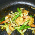 samemi72's cooksnap of when they made 簡単！海老とアスパラの塩炒め。弁当にも。.