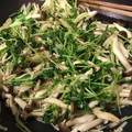 クックVEP69Q☆'s cooksnap of when they made 豆苗とたっぷりきのこの炒め物♪.