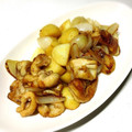 sato3★'s cooksnap of when they made 鶏皮とじゃがいものにんにくバター炒め.