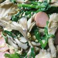 やぁちゃん0420's cooksnap of when they made おさかなソーセージとニラと舞茸の炒めもの.