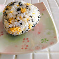 雛鳥と親鳥's cooksnap of when they made のりたまのおにぎり～もみ海苔編～.